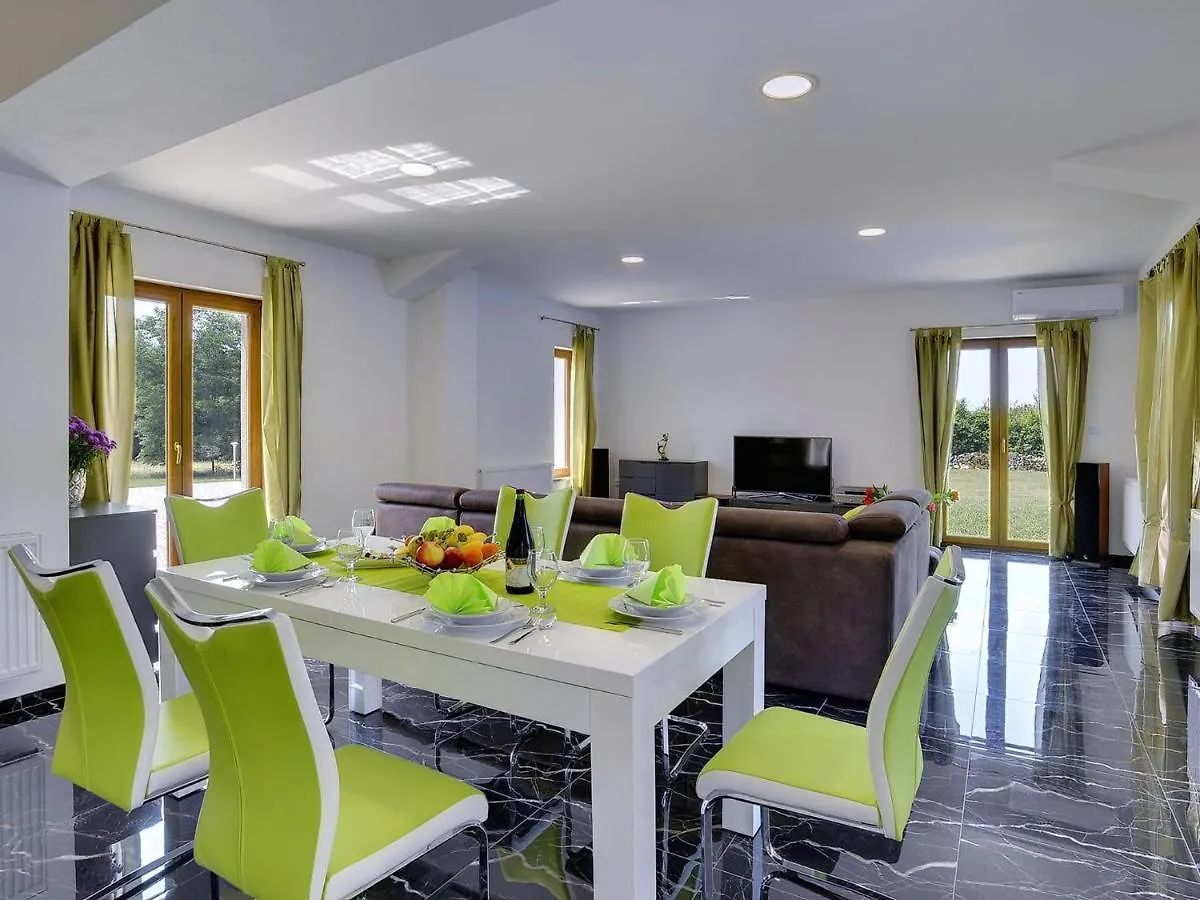 Modern Villa With Pool And Parasol In بازين