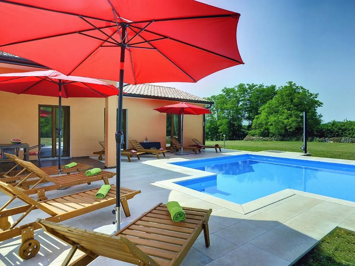 Modern Villa With Pool And Parasol In بازين 0*,