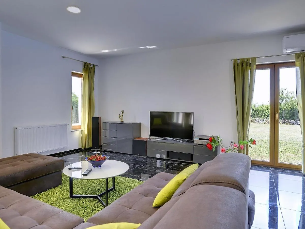Modern Villa With Pool And Parasol In بازين